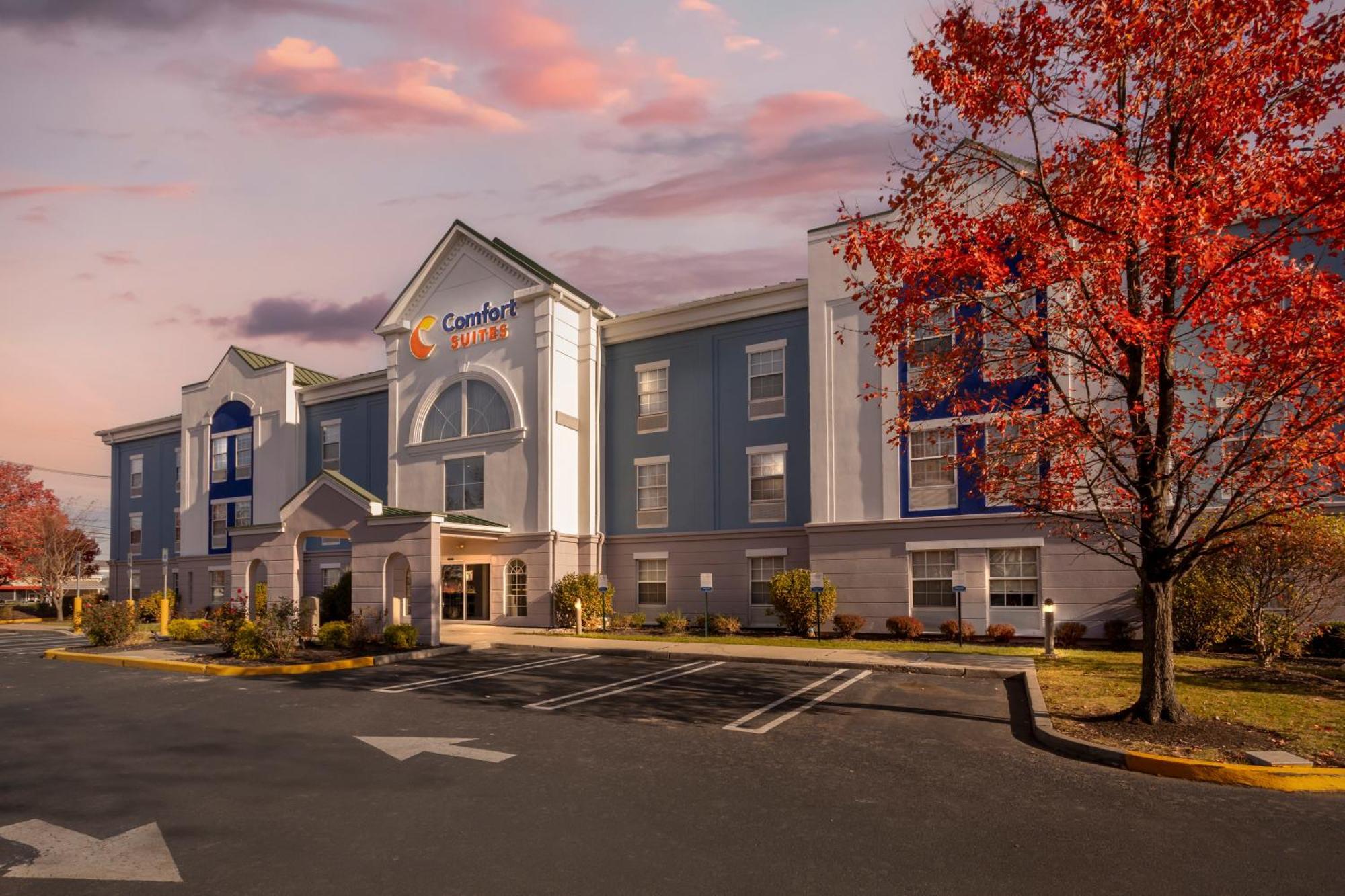 Comfort Suites East Brunswick Exterior foto