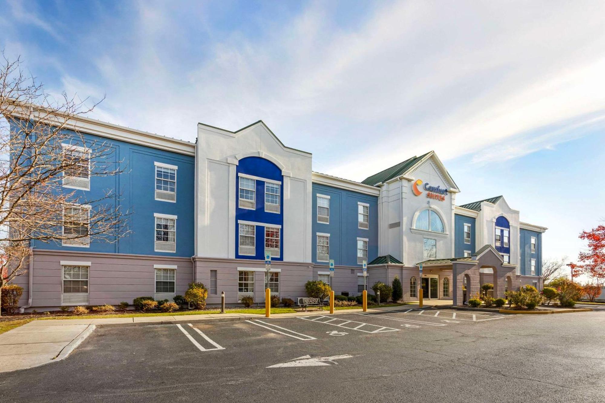 Comfort Suites East Brunswick Exterior foto